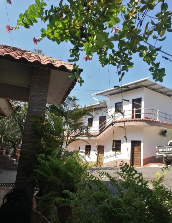 Hotel El Pez Dorado Rio Dulce Exterior photo